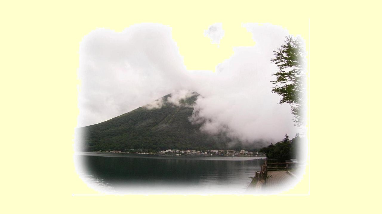 中禅寺湖と男体山